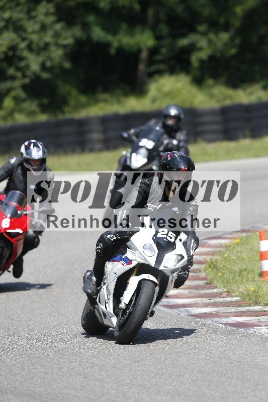 /27 12.06.2025 Ducati Schweiz Trackday Warmup  ADR/blau-bleu/25